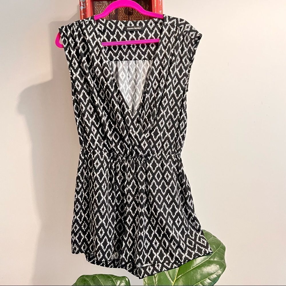 Banana Republic Romper | Size 2 | Color Black and White